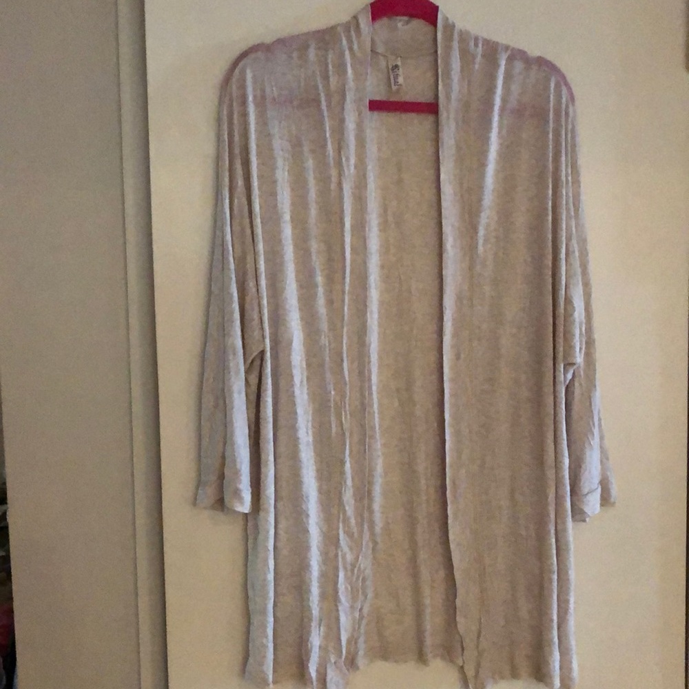 🆕🤍Shrug Cardi💛Light-weight Soft & comfy Knit! Perfect for layering! Oatmeal! M